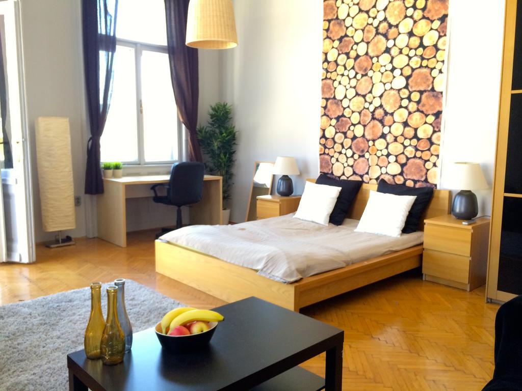 Budget Apartment By Hi5 - Oktober 6 Str 4 - Budapest — Photos 2